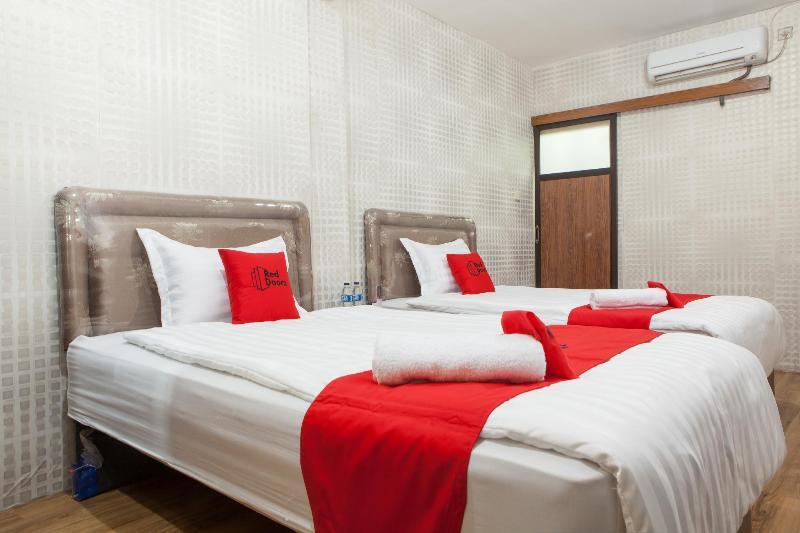 Guest house Reddoorz Near Pelabuhan Tanjung Perak 2